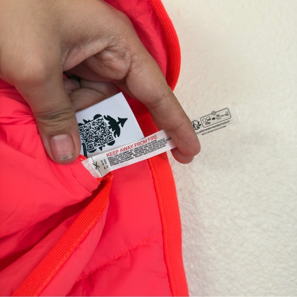NWOT FREE PEOPLE FP MOVEMENT PIPPA PACKABLE PUFFER JACKET NEON CORAL - Picture 6 of 11